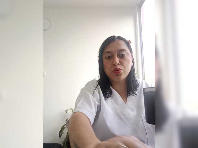 Queen-yess011 live cam on BongaCams