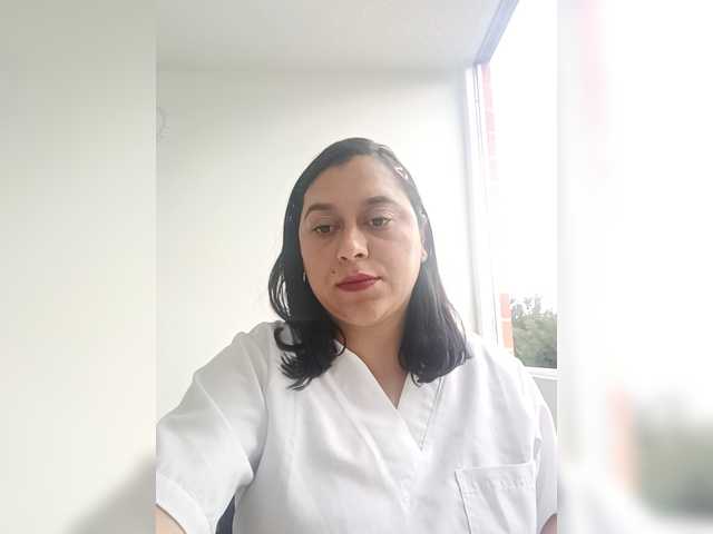 Queen-yess011 live cam on BongaCams