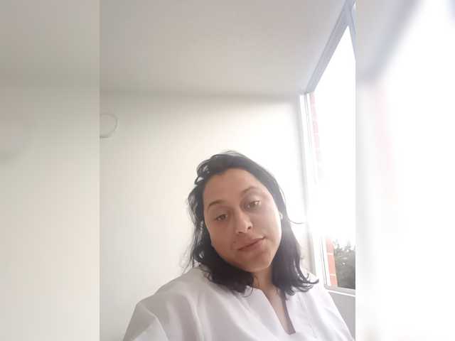 Queen-yess011 live cam on BongaCams