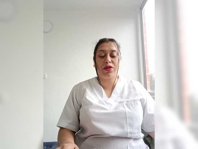Queen-yess011 live cam on BongaCams