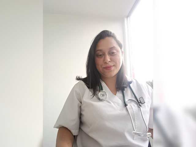 Queen-yess011 live cam on BongaCams