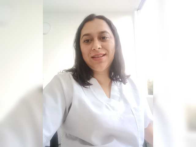 Queen-yess011 live cam on BongaCams
