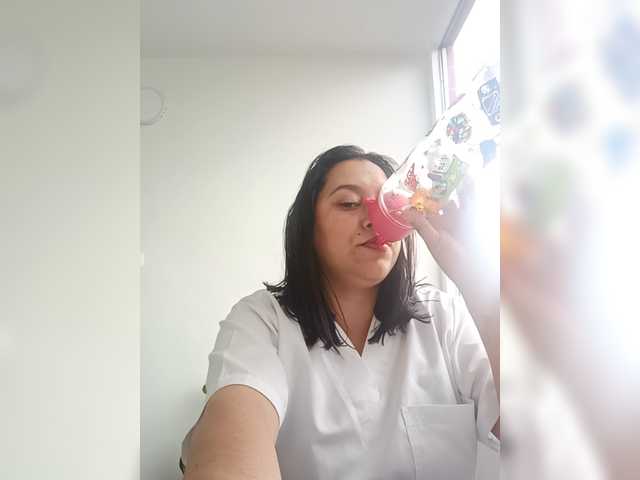 Queen-yess011 live cam on BongaCams