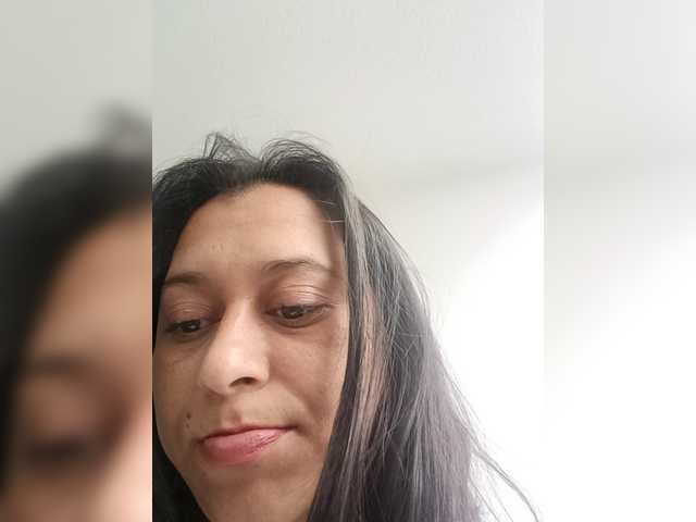 Queen-yess011 live cam on BongaCams