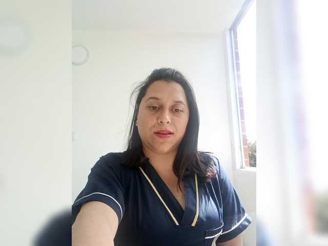 Queen-yess011 live cam on BongaCams
