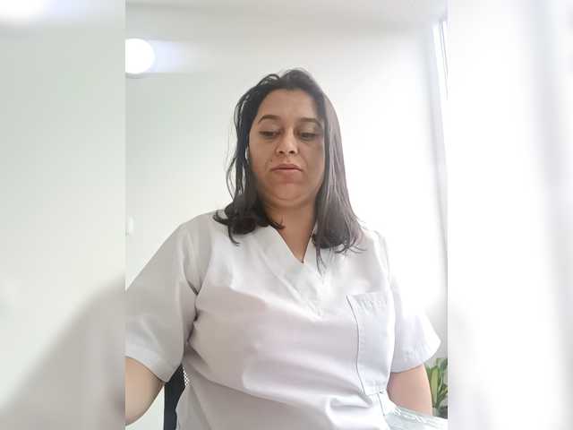Queen-yess011 live cam on BongaCams