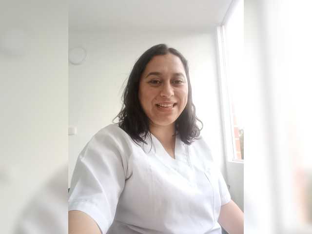 Queen-yess011 live cam on BongaCams