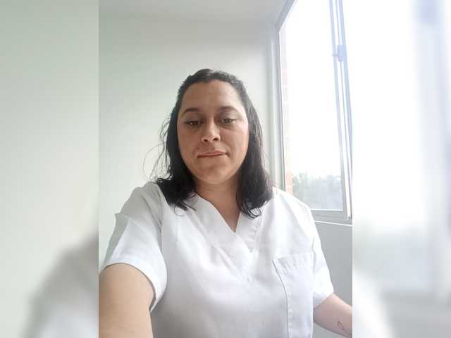 Queen-yess011 live cam on BongaCams