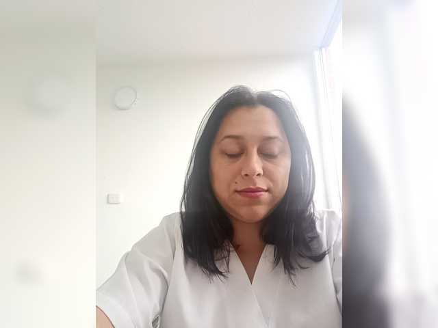 Queen-yess011 live cam on BongaCams