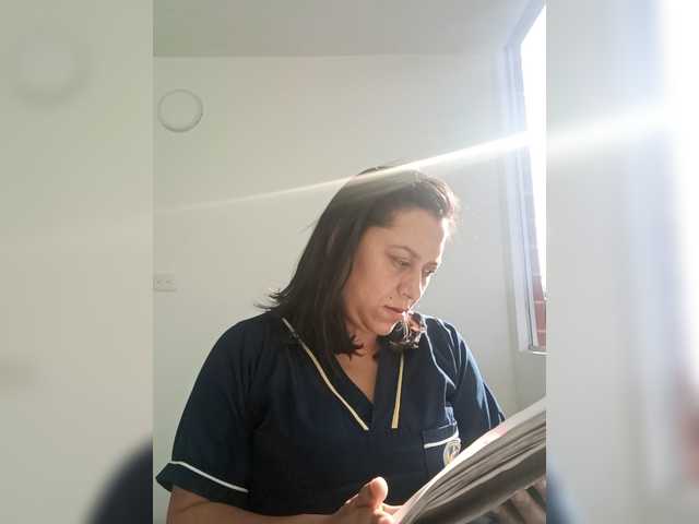 Queen-yess011 live cam on BongaCams