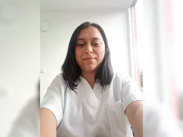 Queen-yess011 live cam on BongaCams