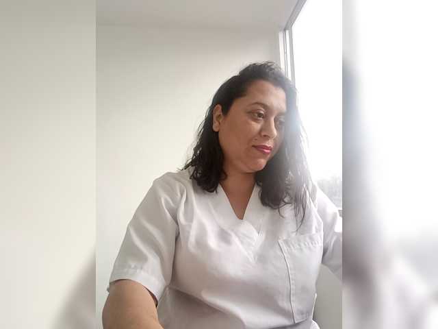 Queen-yess011 live cam on BongaCams