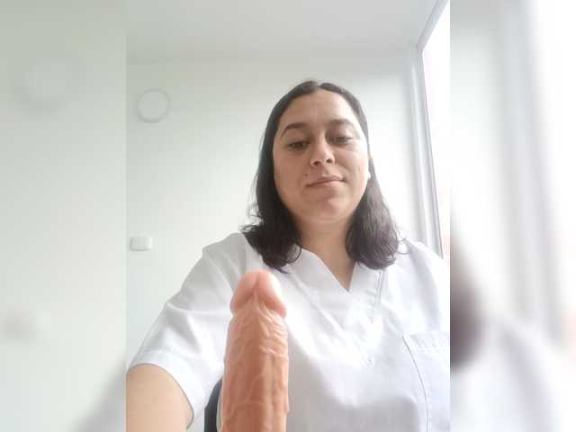 Queen-yess011 live cam on BongaCams