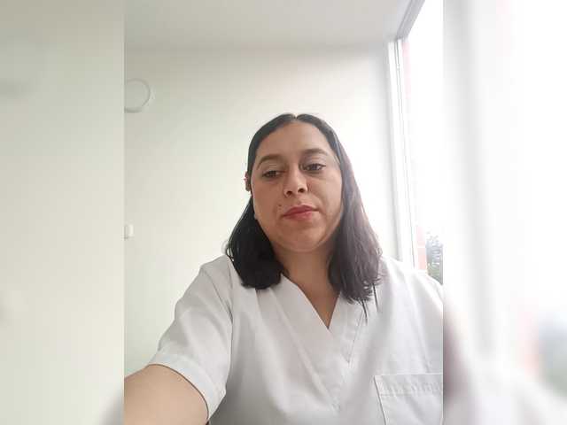 Queen-yess011 live cam on BongaCams