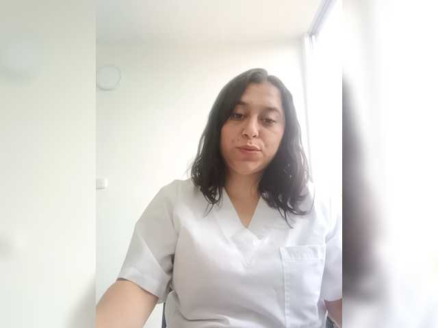 Queen-yess011 live cam on BongaCams