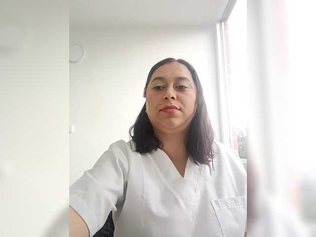 Queen-yess011 live cam on BongaCams