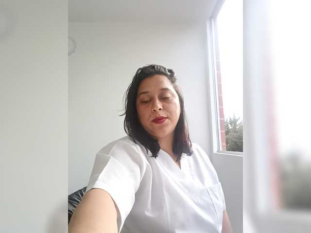 Queen-yess011 live cam on BongaCams