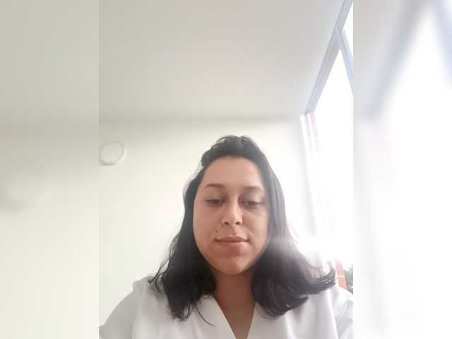 Queen-yess011 live webcam show