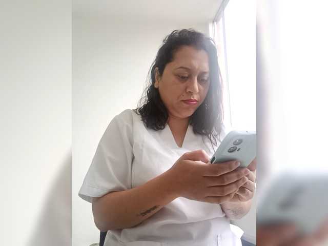 Queen-yess011 live cam on BongaCams
