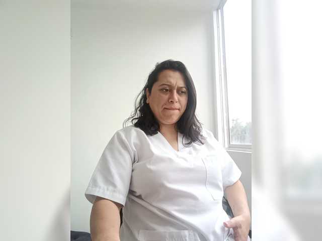Queen-yess011 live cam on BongaCams