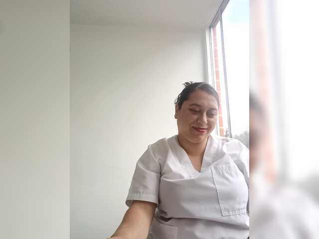 Queen-yess011 live cam on BongaCams
