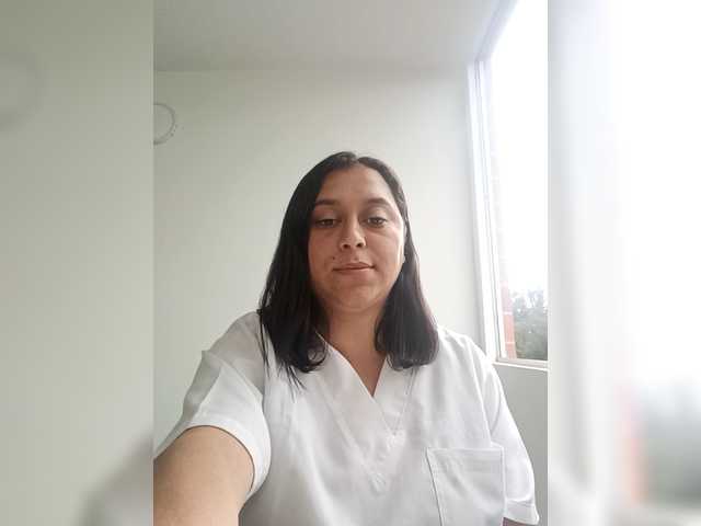 Queen-yess011 live cam on BongaCams