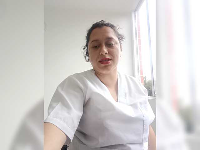 Queen-yess011 live cam on BongaCams
