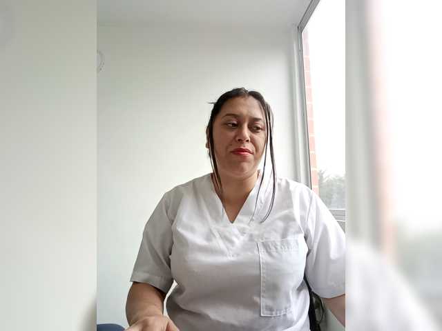 Queen-yess011 live cam on BongaCams