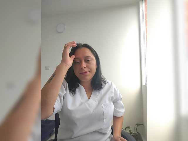 Queen-yess011 live cam on BongaCams