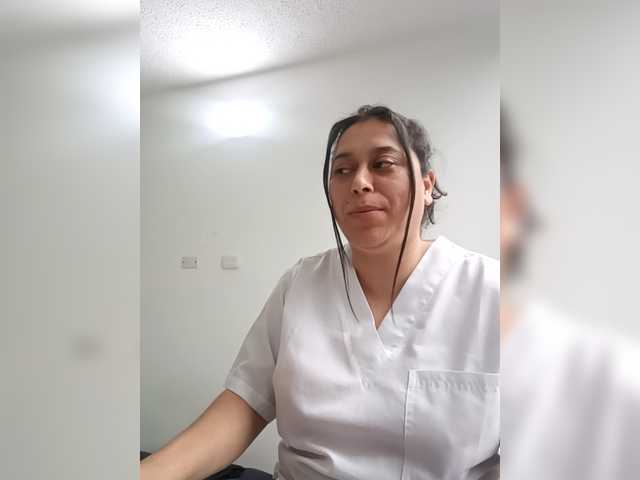 Queen-yess011 live cam on BongaCams