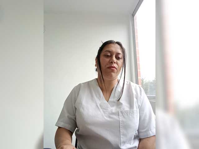 Queen-yess011 live cam on BongaCams