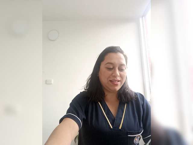 Queen-yess011 live cam on BongaCams
