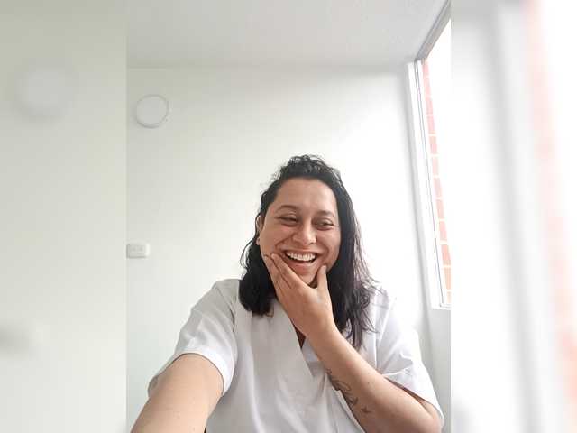 Queen-yess011 live cam on BongaCams
