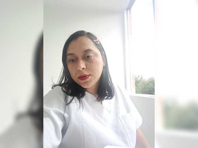 Queen-yess011 live cam on BongaCams