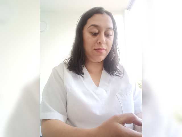 Queen-yess011 live cam on BongaCams