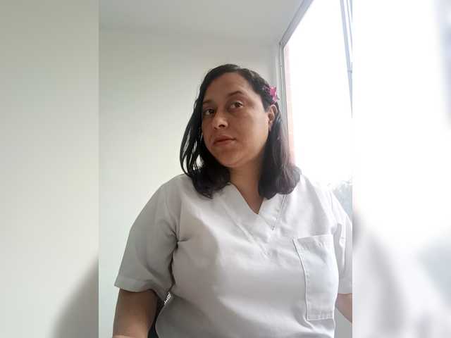 Queen-yess011 live cam on BongaCams