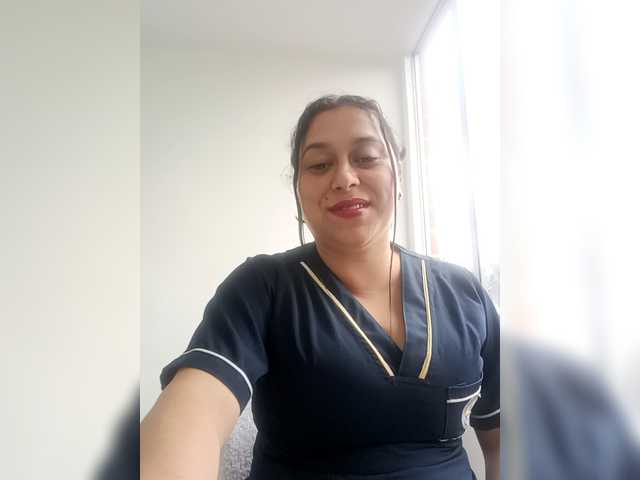 Queen-yess011 live cam on BongaCams