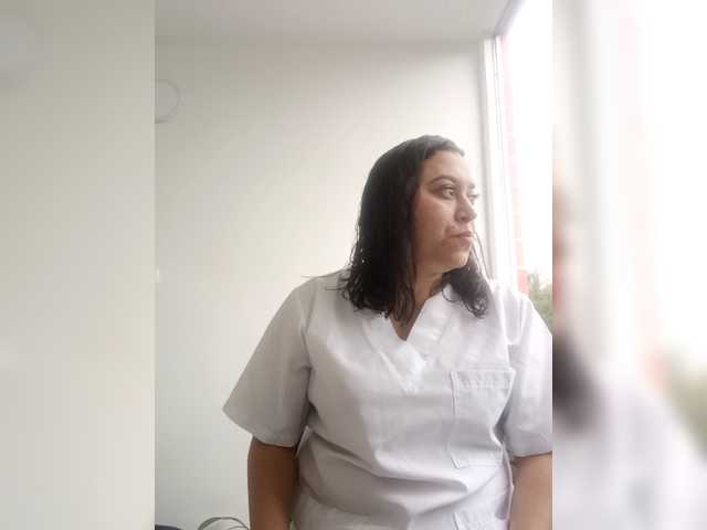 Queen-yess011 live cam on BongaCams