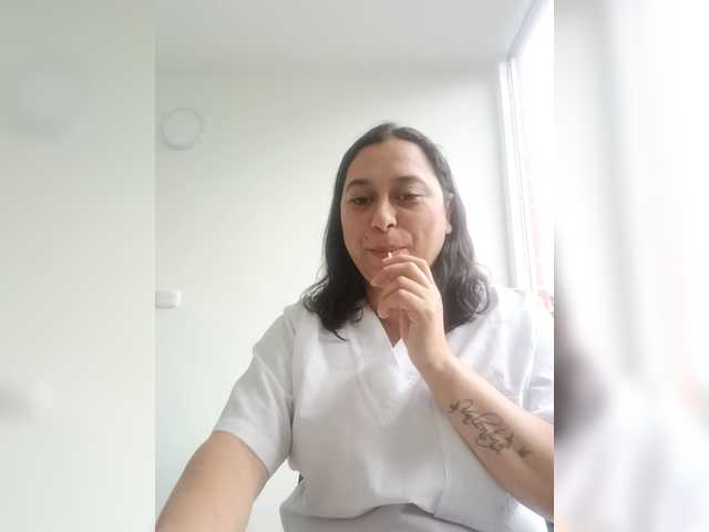 Queen-yess011 live cam on BongaCams