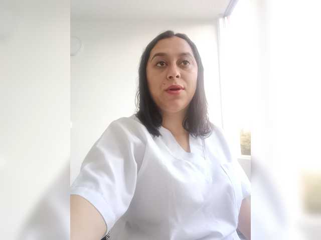 Queen-yess011 live cam on BongaCams