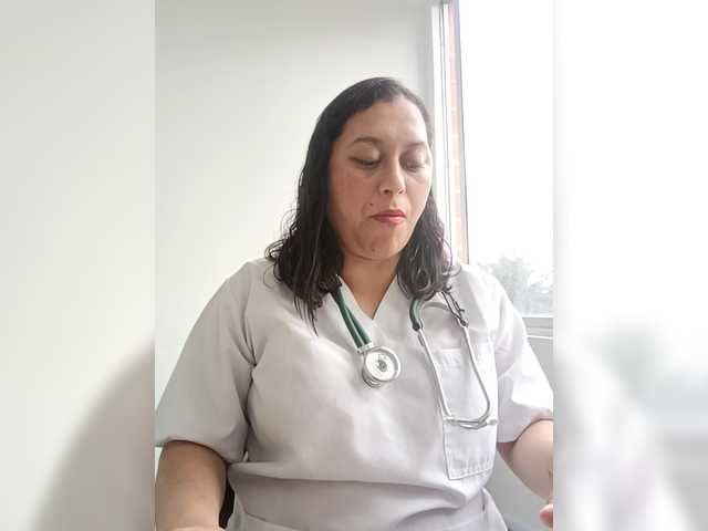 Queen-yess011 live cam on BongaCams