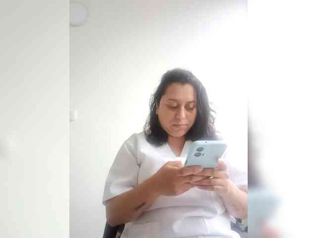 Queen-yess011 webcam