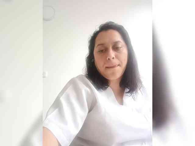 Queen-yess011 webcam