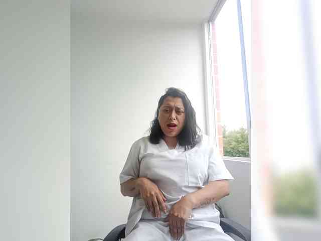 Queen-yess011 webcam