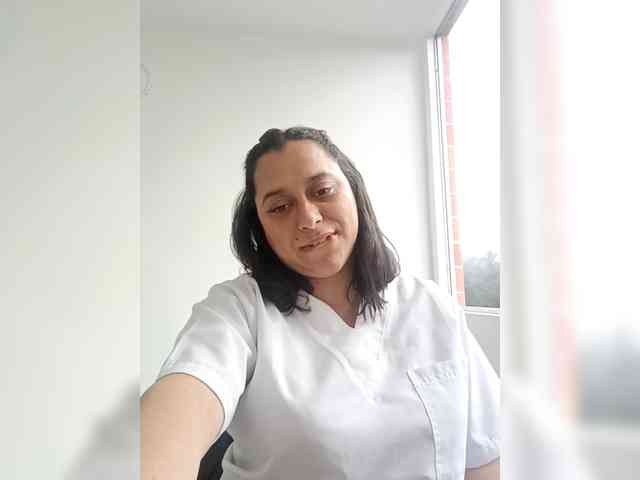 Queen-yess011 webcam