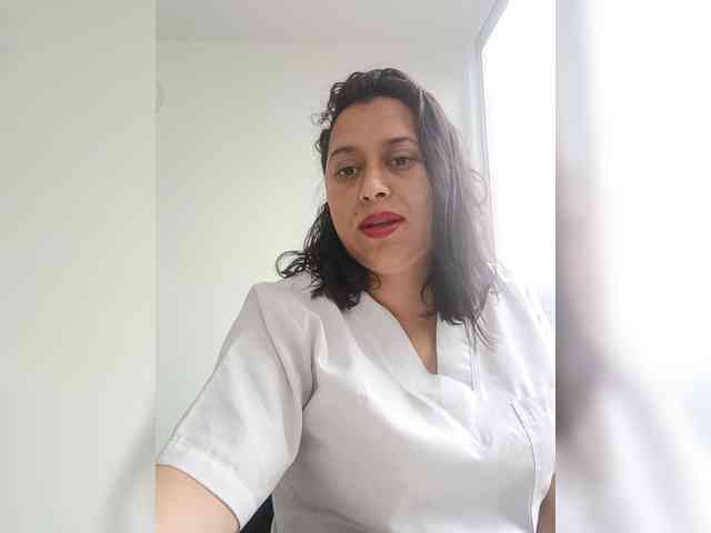 Queen-yess011 webcam