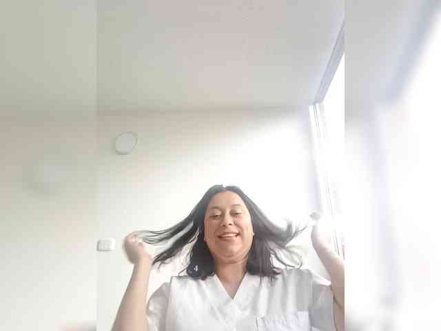 Queen-yess011 Live Webcam on BongaCams