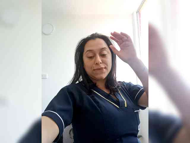 Queen-yess011 webcam