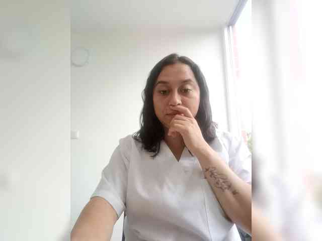 Queen-yess011 webcam