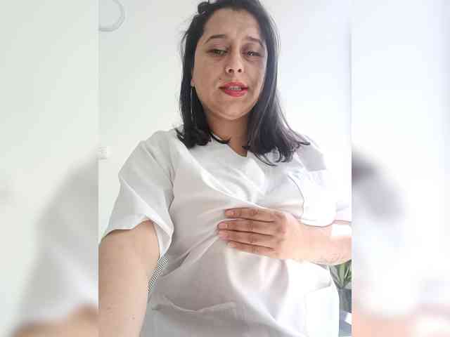 Queen-yess011 webcam